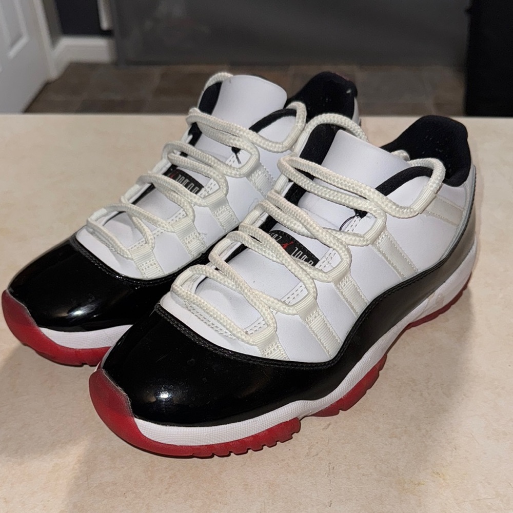 Air Jordan 11 Retro Low Concord Bred